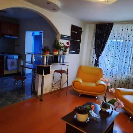 Apartament Spatios 3 Camere Curtea De Arges Curtea de Argeş Exteriör bild