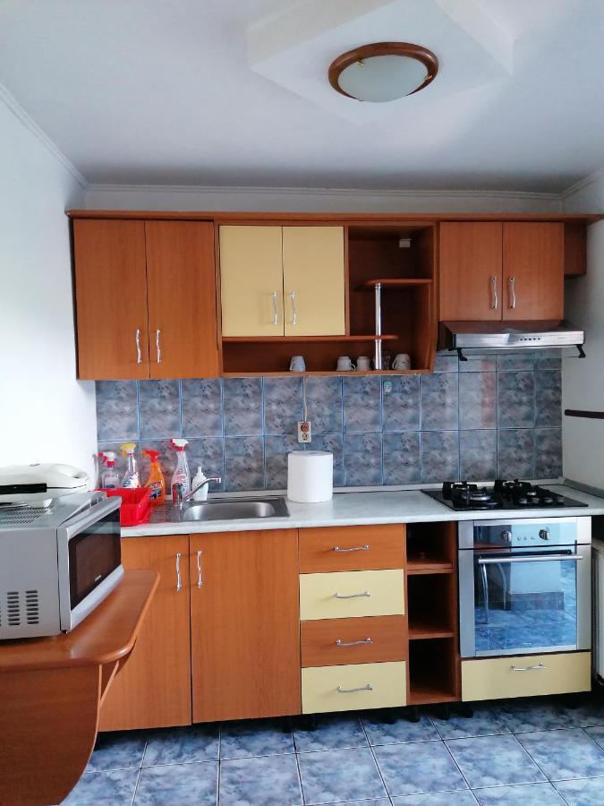 Apartament Spatios 3 Camere Curtea De Arges Curtea de Argeş Exteriör bild